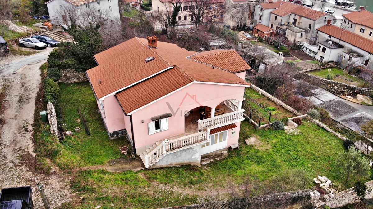 PLOMIN LUKA - casa familiare in riva al mare con vista sulla baia