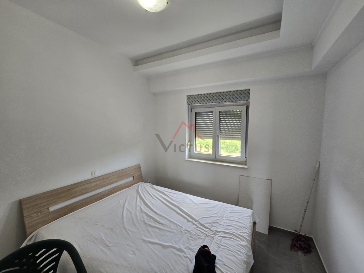 JADRANOVO - 2 camere da letto + bagno, appartamento con due posti auto e vista mare aperta, 73 m2