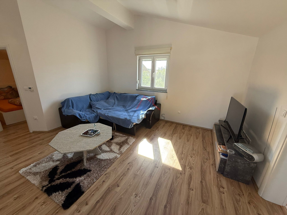 JADRANOVO - 3 camere + soggiorno, appartamento in posizione tranquilla, 102 m2