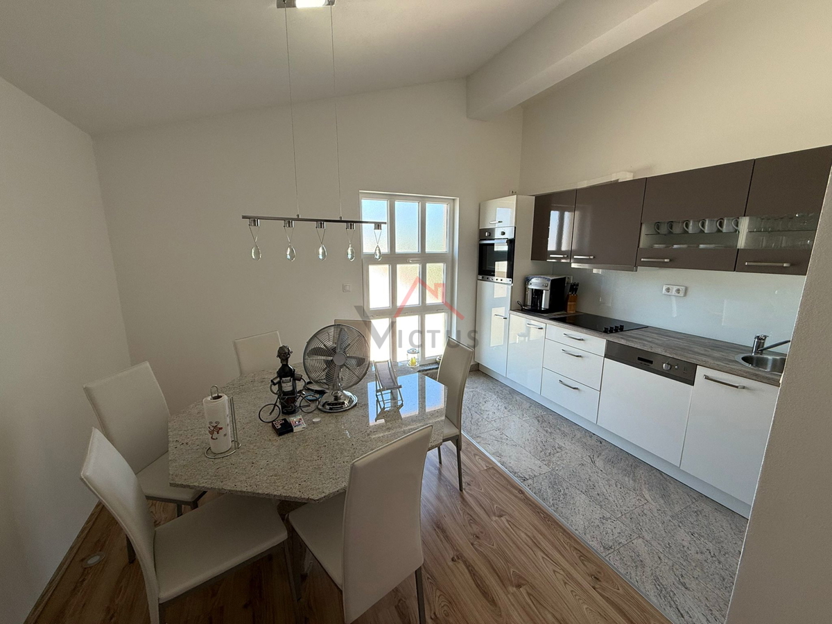 JADRANOVO - 3 camere + soggiorno, appartamento in posizione tranquilla, 102 m2