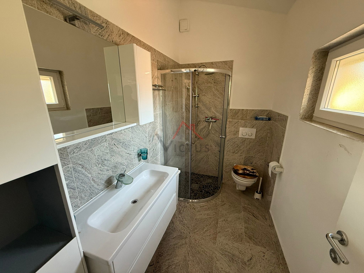 JADRANOVO - 3 camere + soggiorno, appartamento in posizione tranquilla, 102 m2