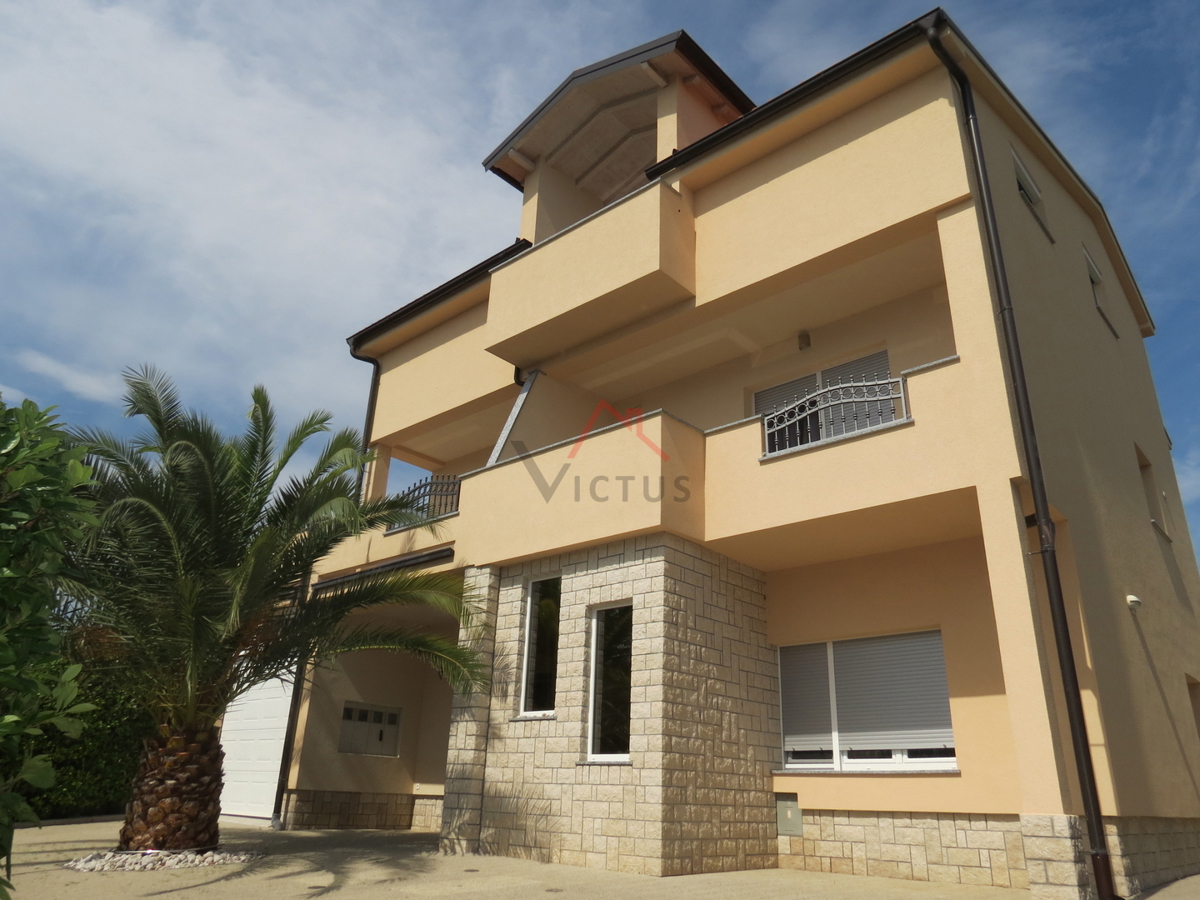 JADRANOVO - 3 camere + soggiorno, appartamento in posizione tranquilla, 102 m2