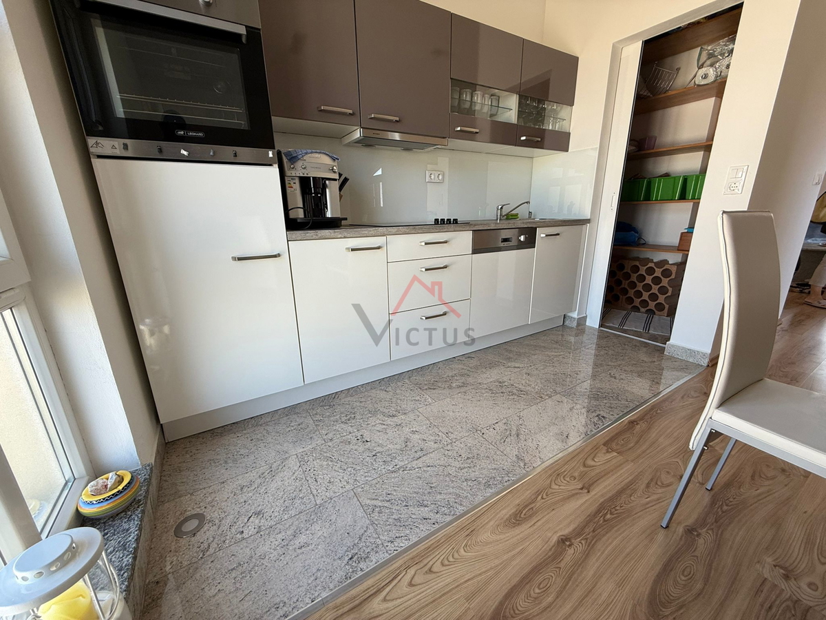 JADRANOVO - 3 camere + soggiorno, appartamento in posizione tranquilla, 102 m2