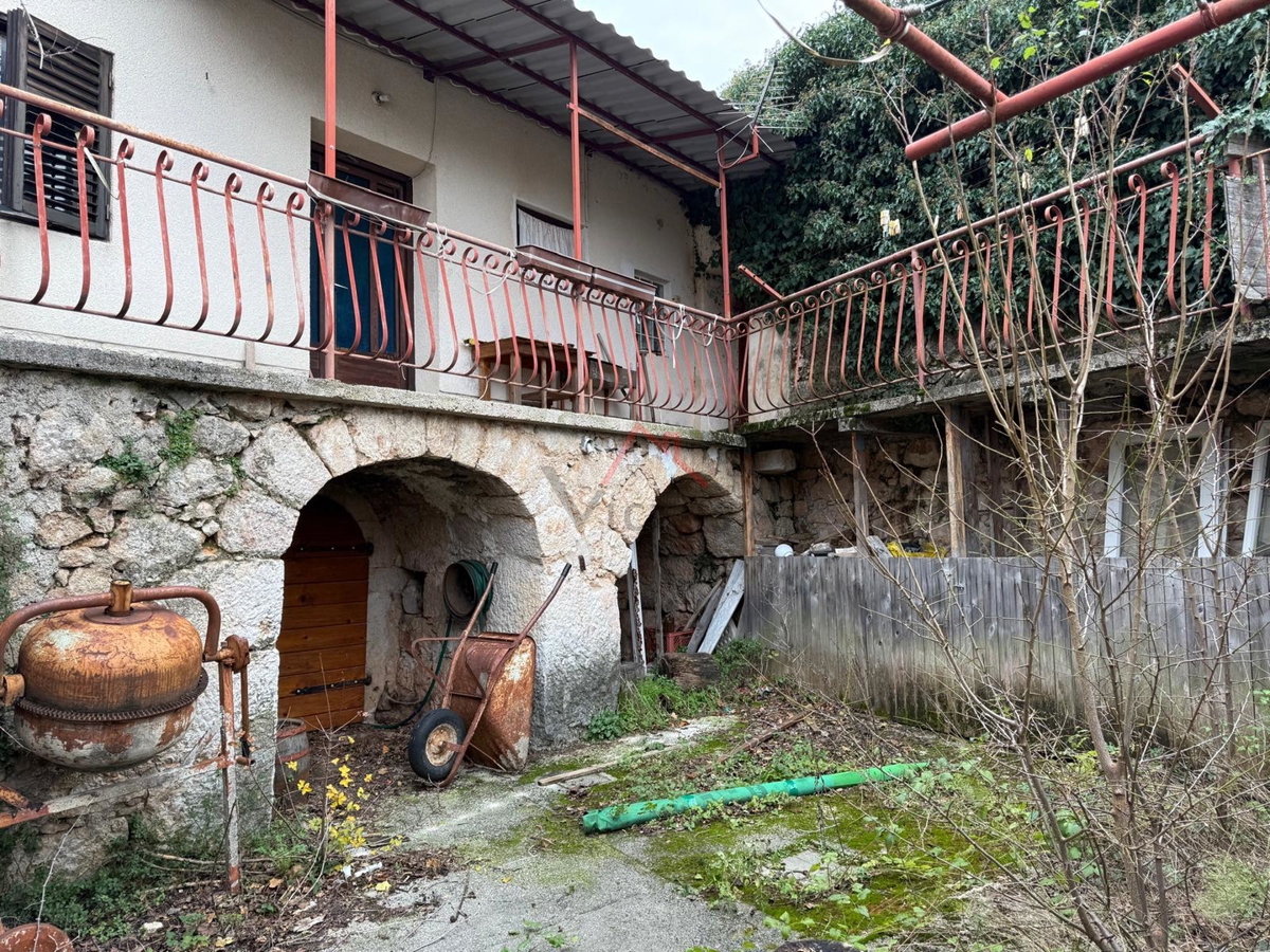 GRIŽANE - Antica casa in pietra