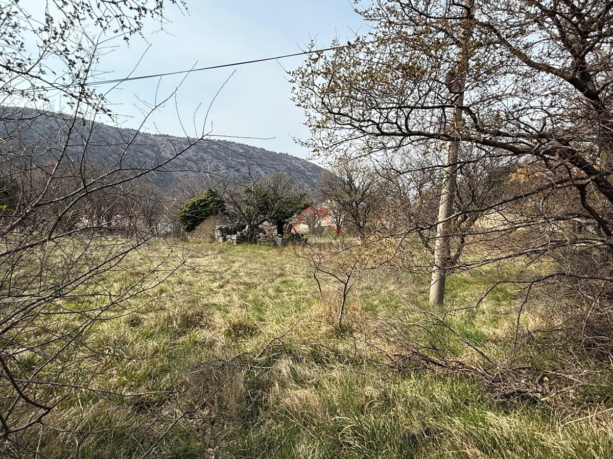 BRIBIR - Terreno edificabile con edificio catastalmente registrato, 961 m2