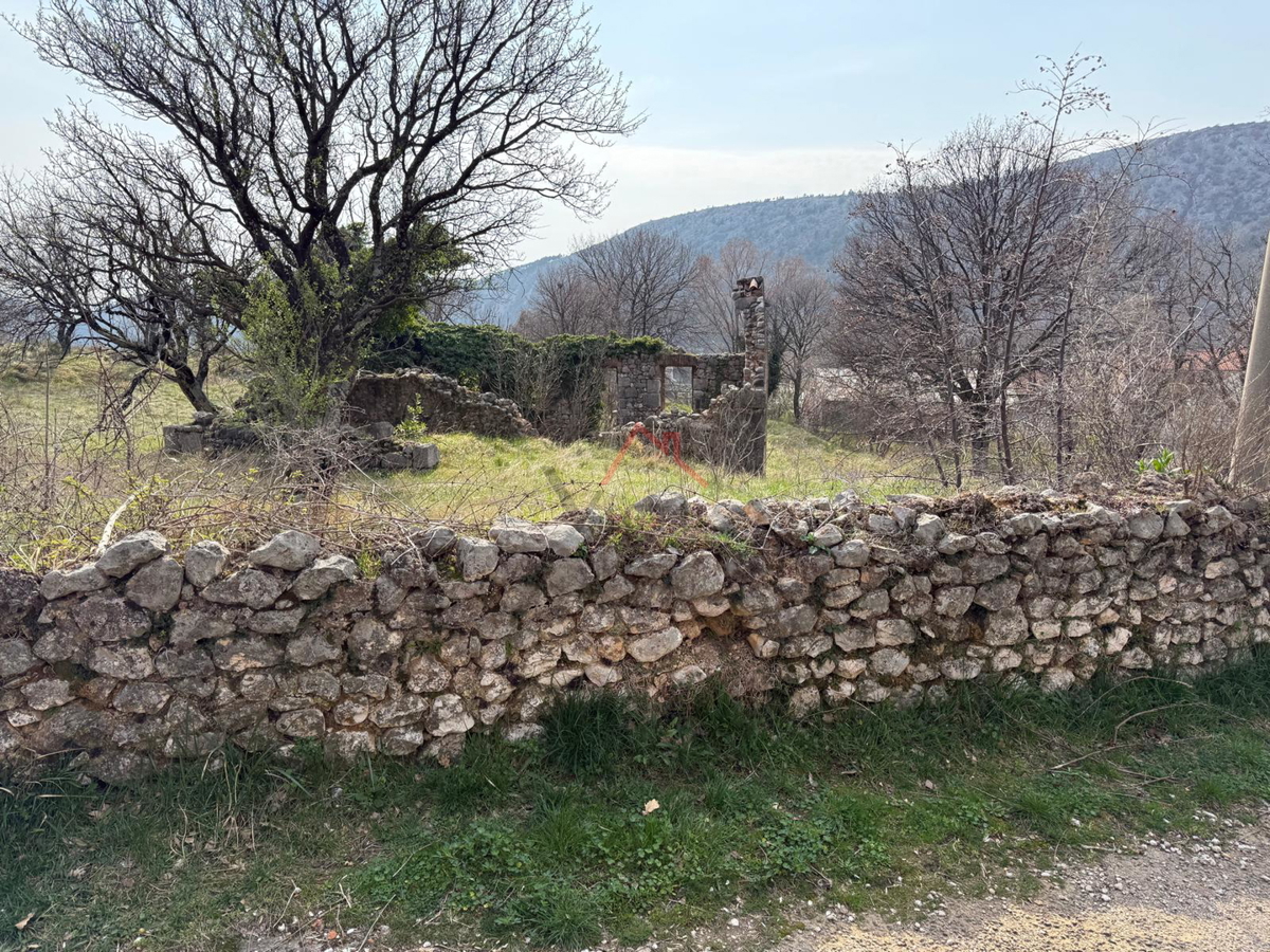 BRIBIR - Terreno edificabile con edificio catastalmente registrato, 961 m2