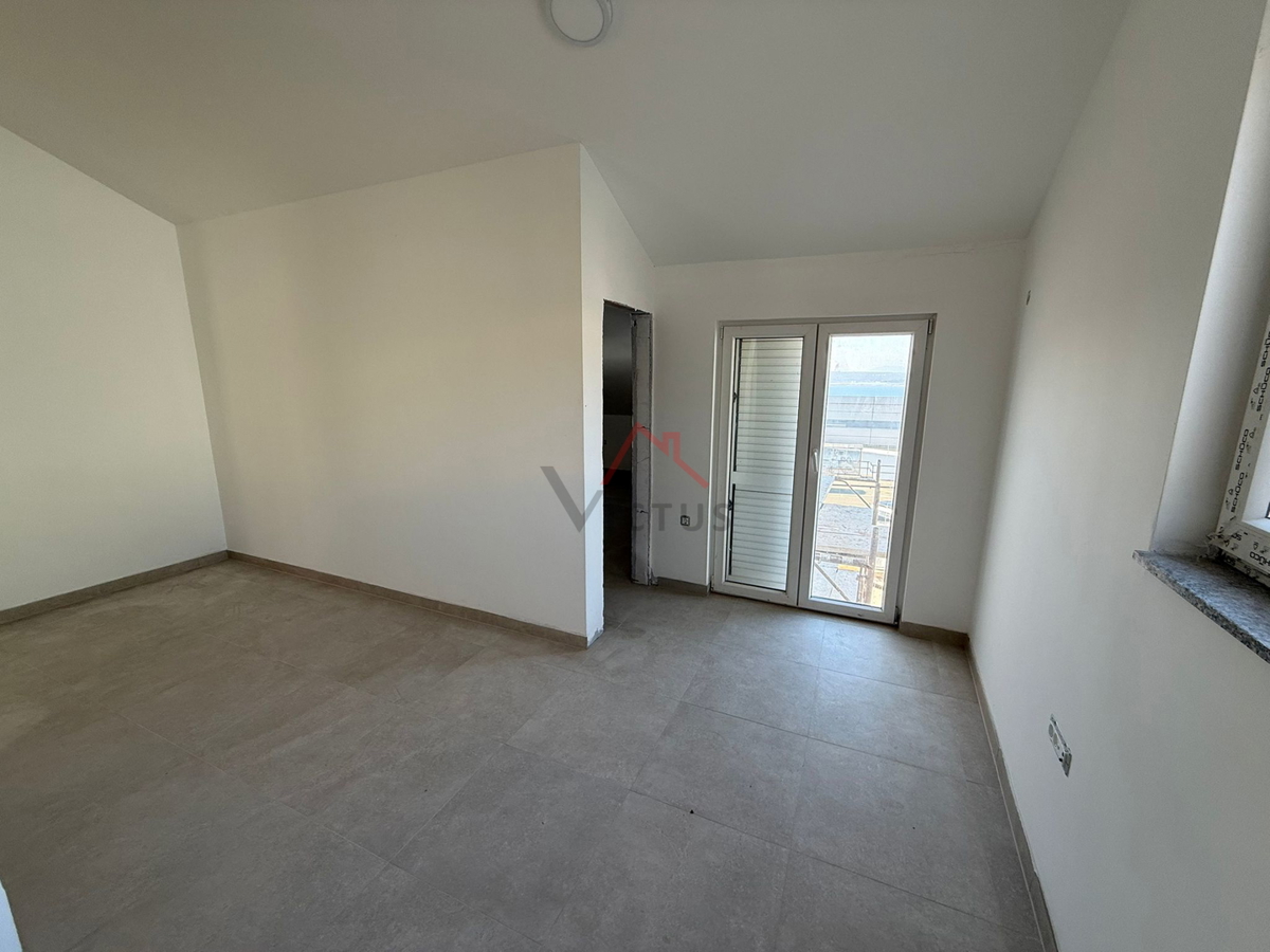 CRIKVENICA - 1S+DB, appartamento con terrazza, 55 m2