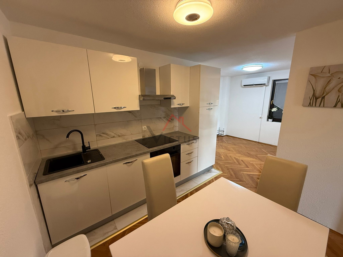 JADRANOVO - 1 camera da letto + bagno, tenda con balcone, 45 m2