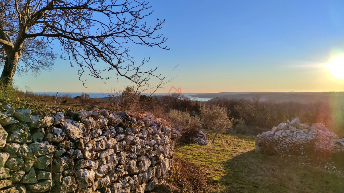 Sveti Lovreč Labinski - bellissimo terreno edificabile con vista mare