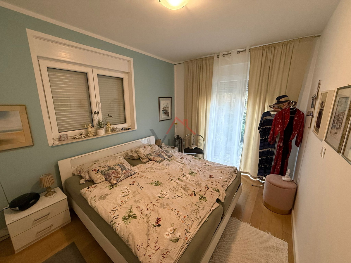 JADRANOVO - 2 camere + soggiorno con angolo cottura, appartamento con giardino e posto auto