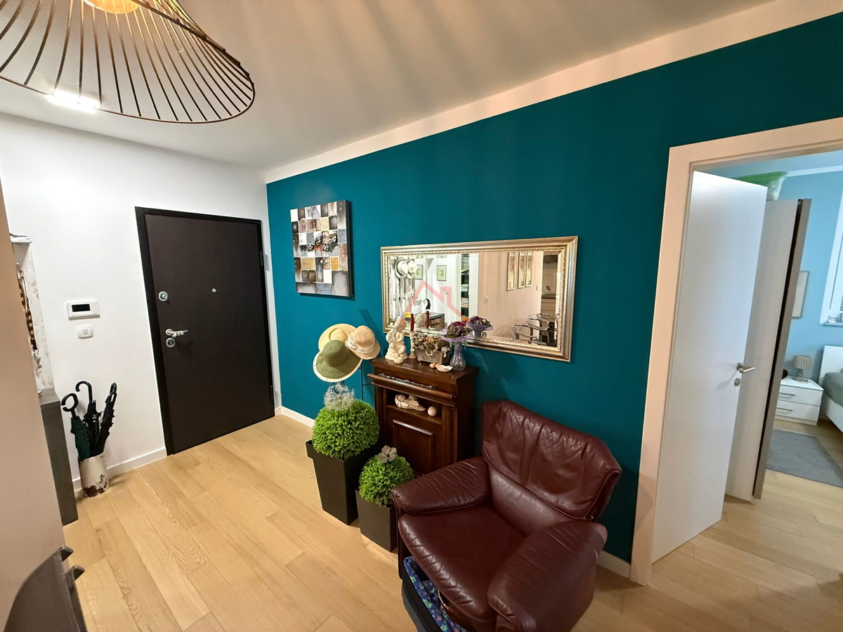 JADRANOVO - 2 camere + soggiorno con angolo cottura, appartamento con giardino e posto auto