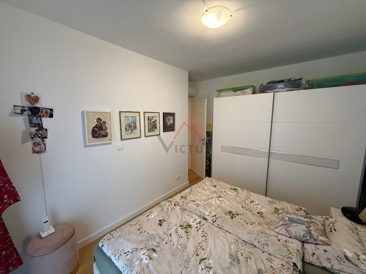 JADRANOVO - 2 camere + soggiorno con angolo cottura, appartamento con giardino e posto auto