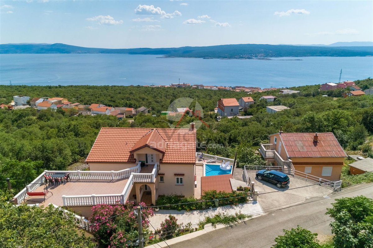 CRIKVENICA - casa con tre appartamenti, piscina e garage