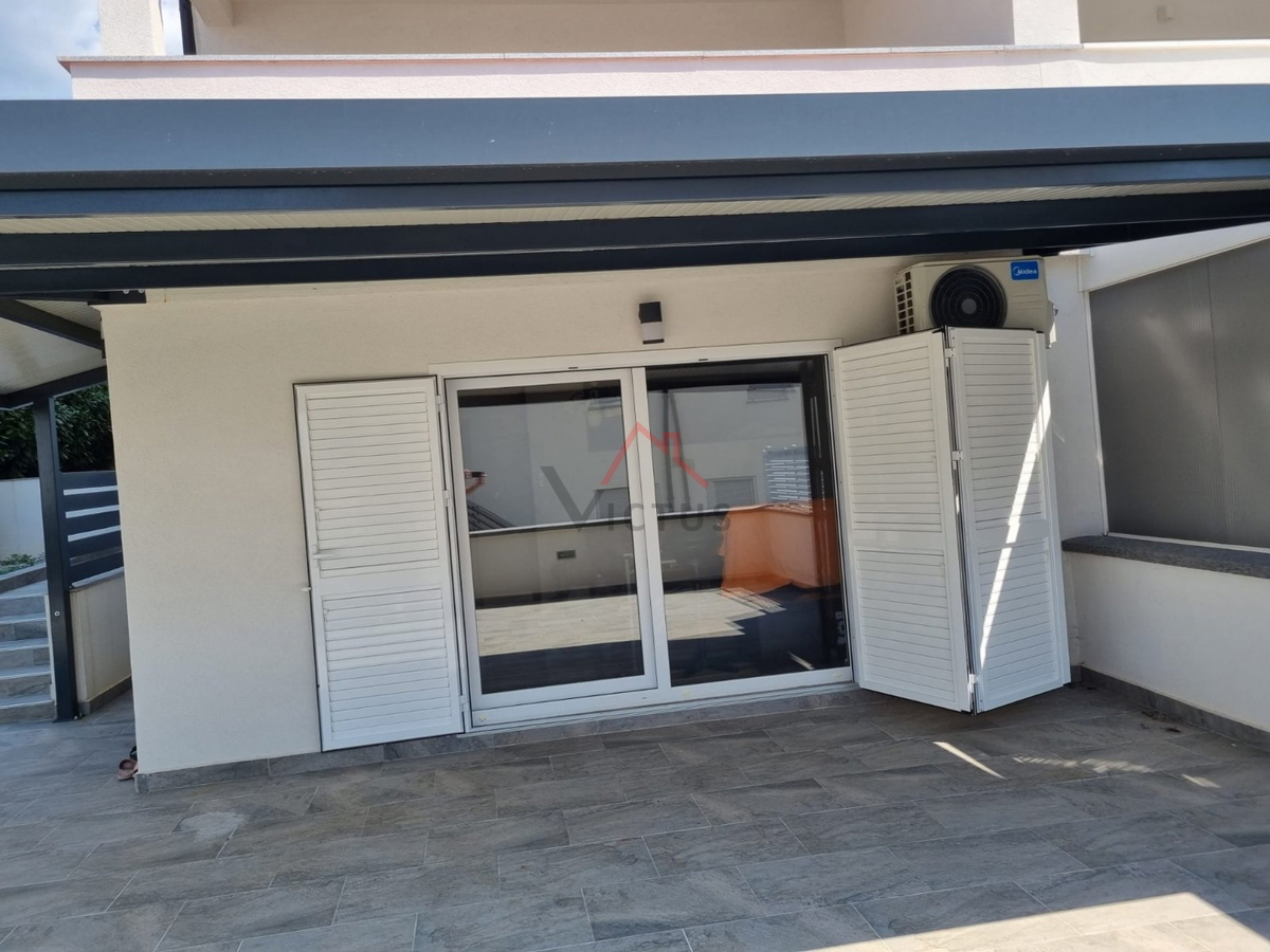 CRIKVENICA - Due appartamenti, nuova costruzione con vista mare, 95 m2