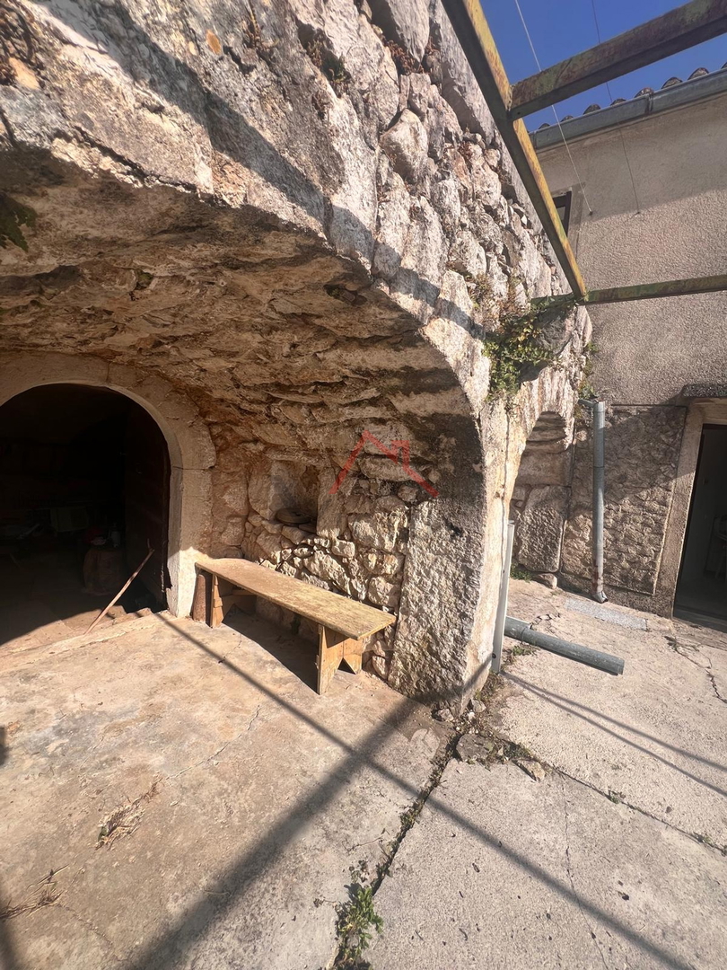 GRIŽANE - Casa in pietra con cortile