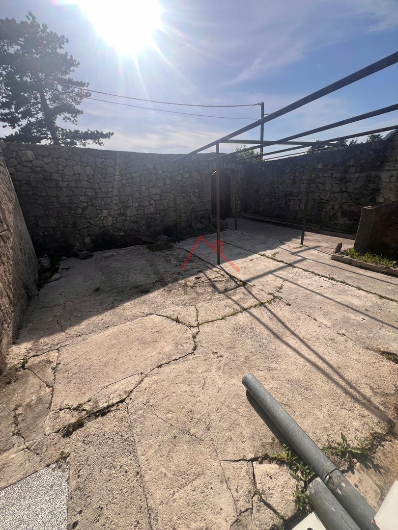 GRIŽANE - Casa in pietra con cortile