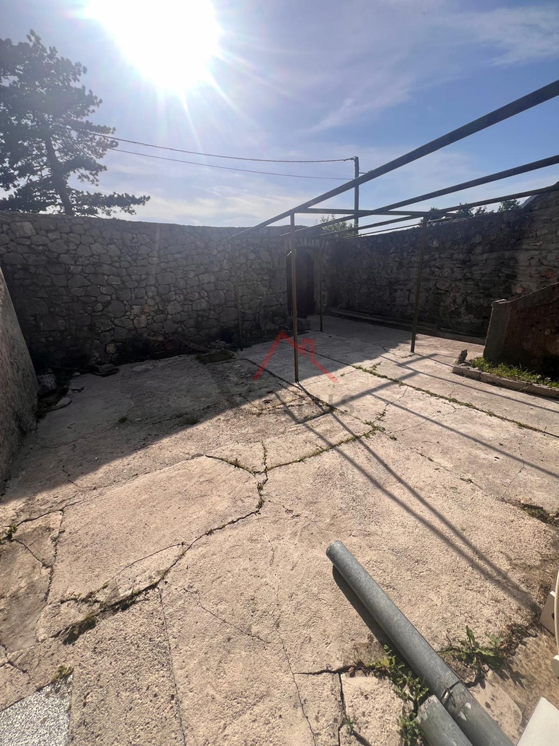 GRIŽANE - Casa in pietra con cortile