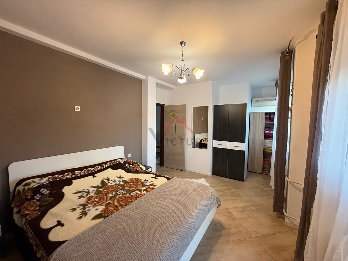 GRIŽANE - Casa con piscina nell'entroterra