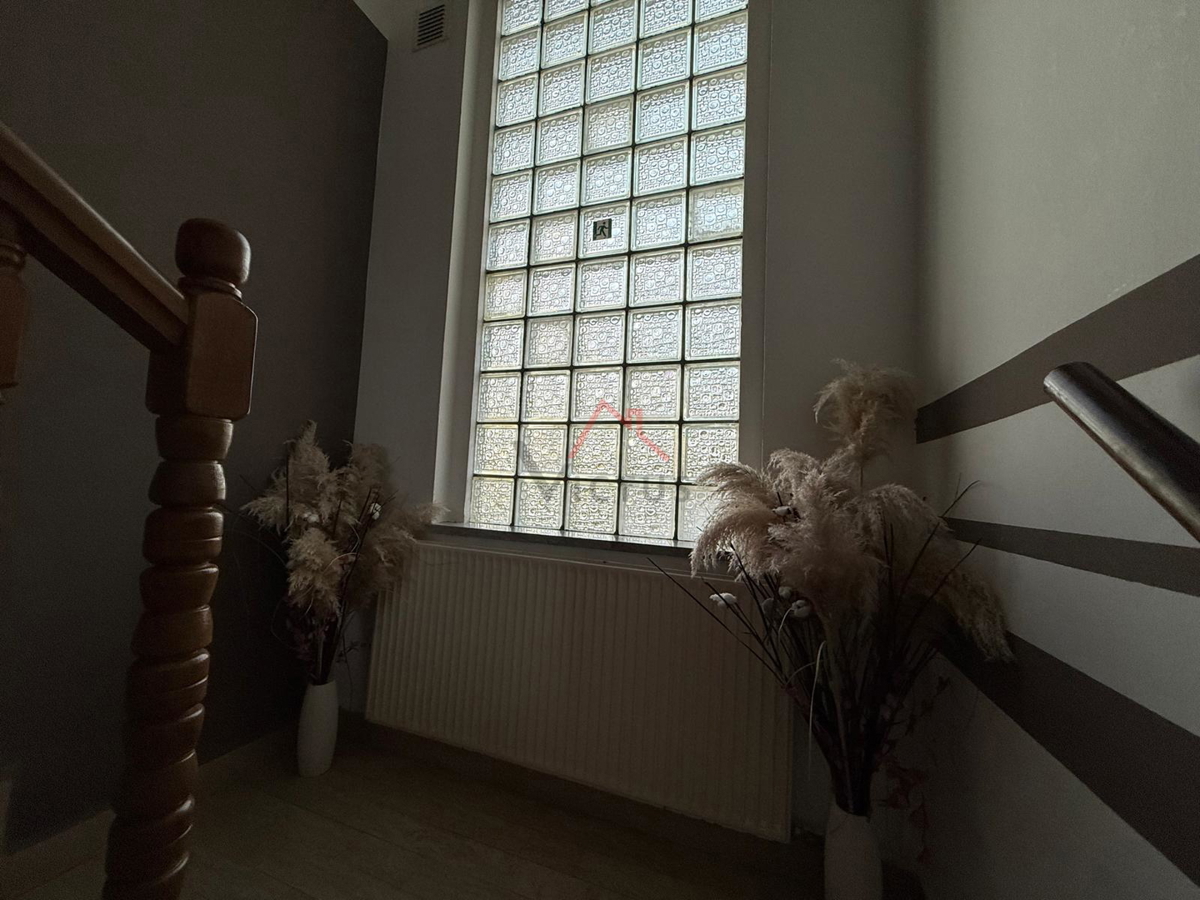 GRIŽANE - Casa con piscina nell'entroterra