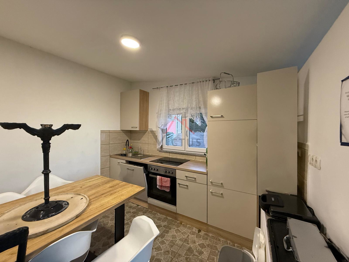 GRIŽANE - Casa con piscina nell'entroterra