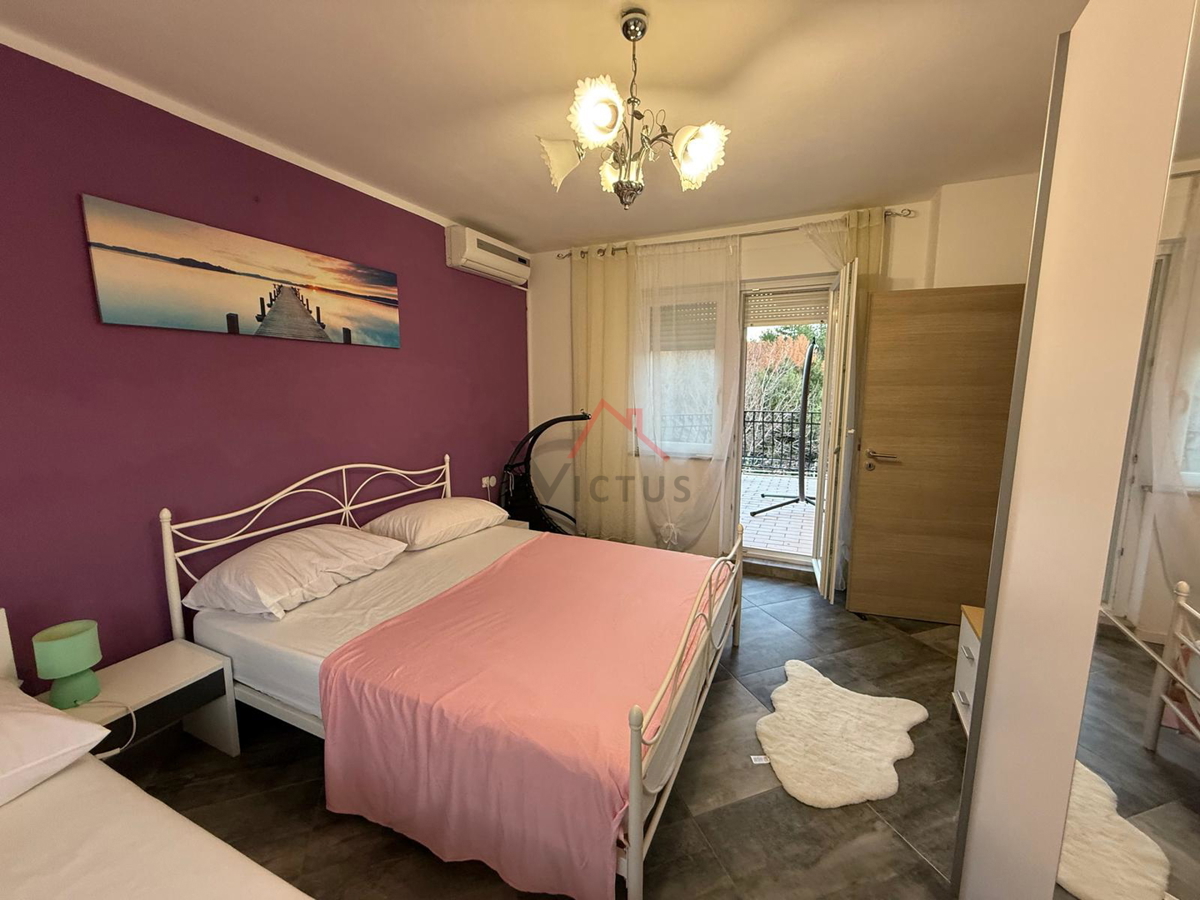 GRIŽANE - Casa con piscina nell'entroterra