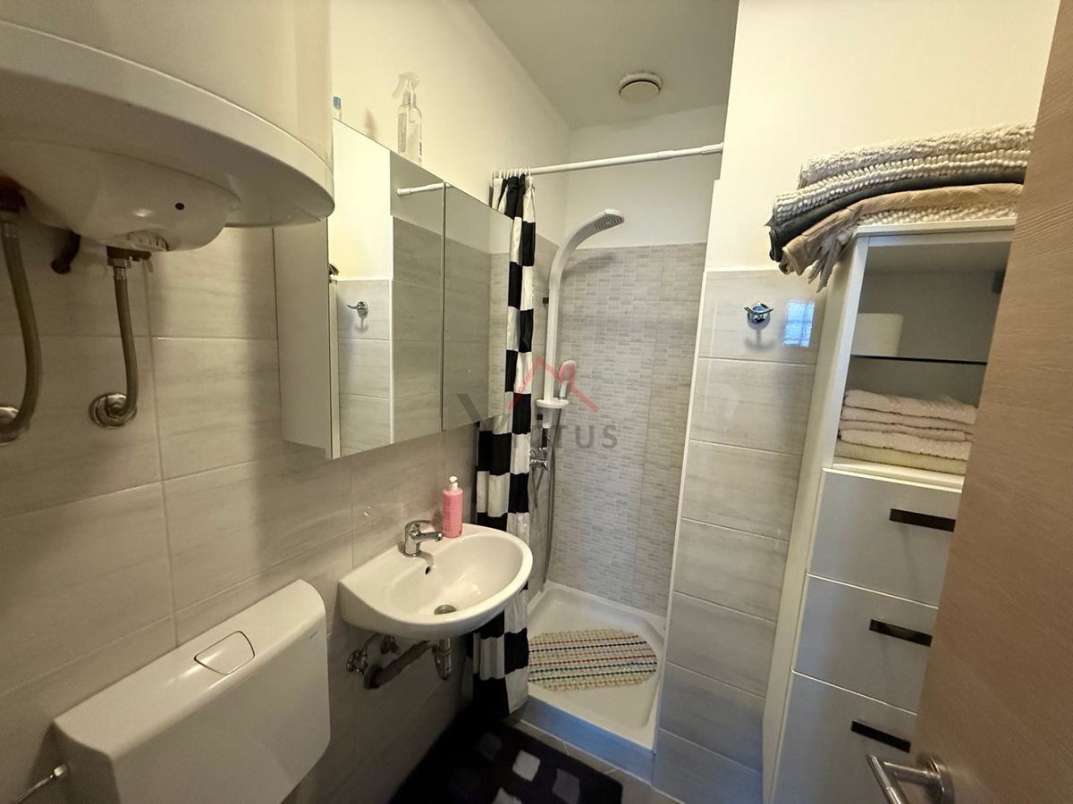 GRIŽANE - Casa con piscina nell'entroterra