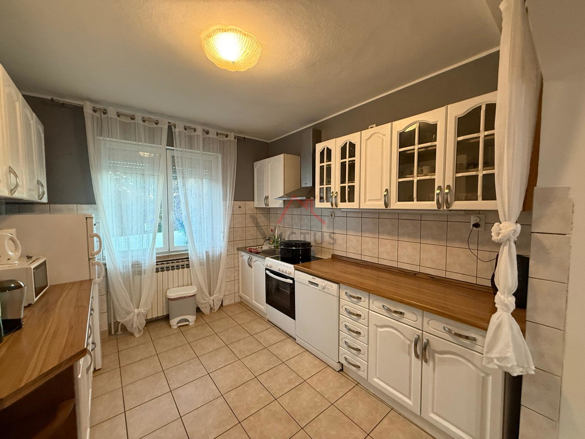 GRIŽANE - Casa con piscina nell'entroterra