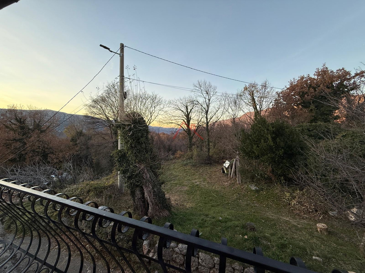 GRIŽANE - Casa con piscina nell'entroterra