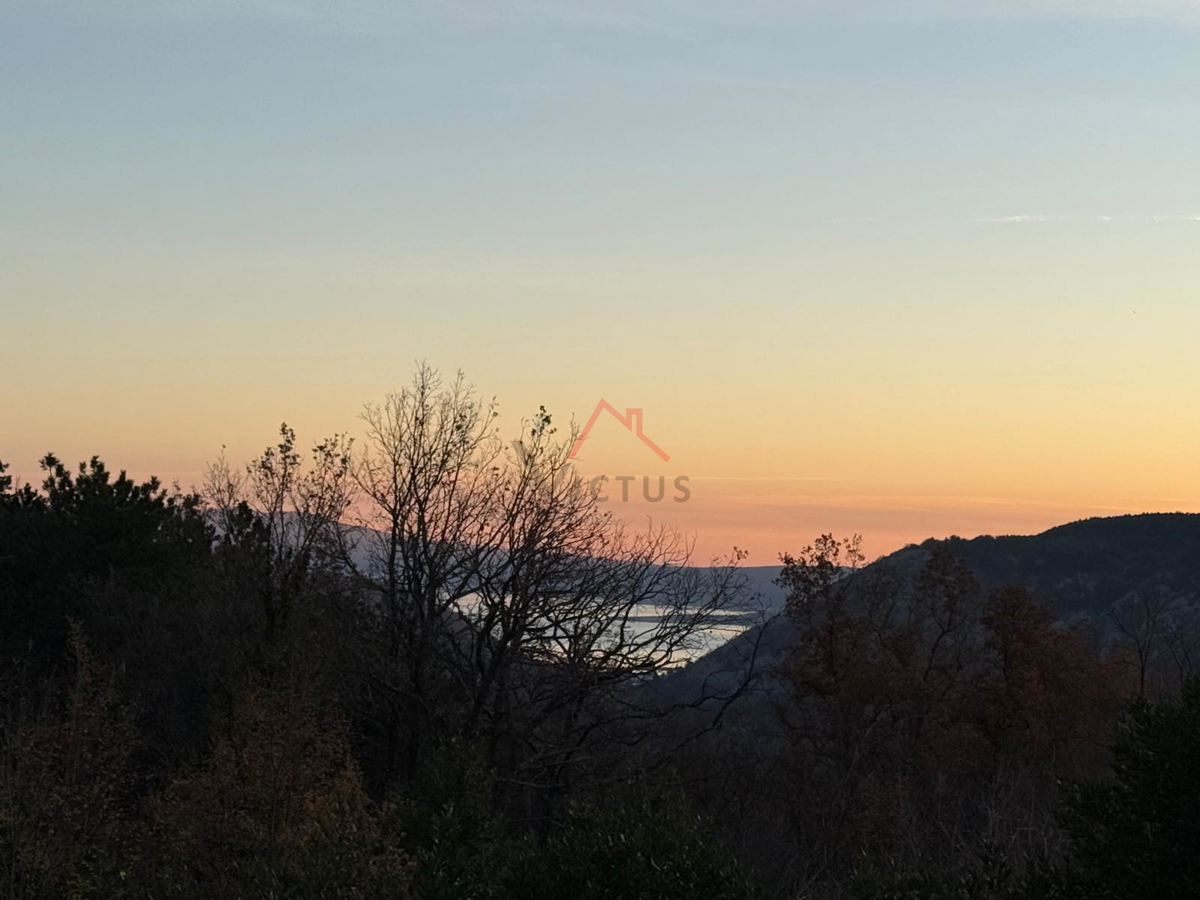 GRIŽANE - Casa con piscina nell'entroterra