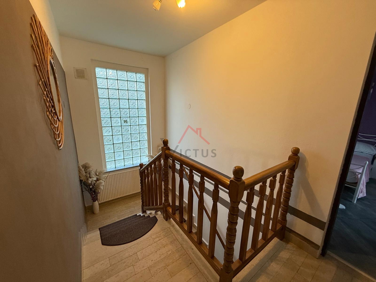 GRIŽANE - Casa con piscina nell'entroterra