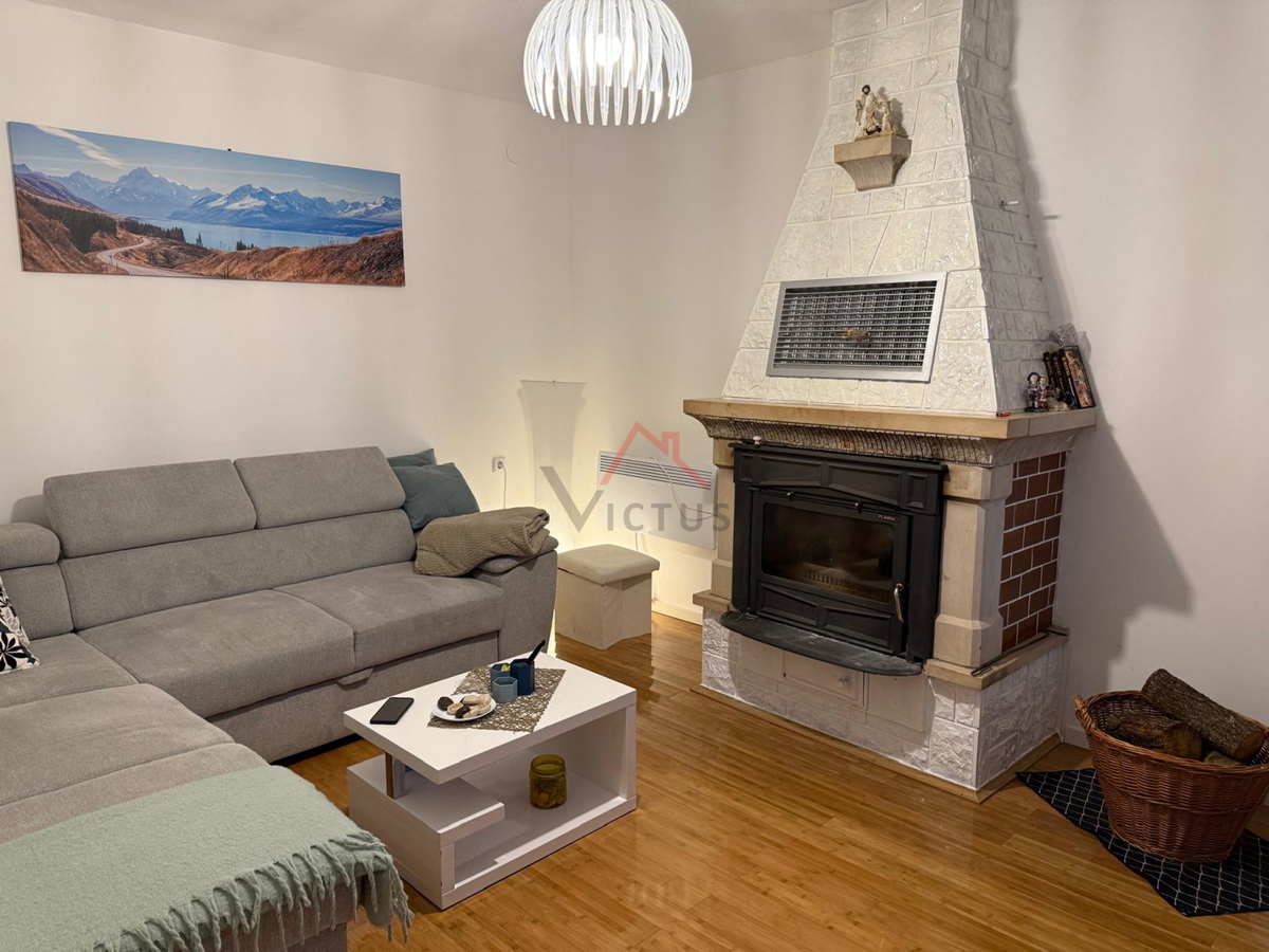 GRIŽANE - Casa con piscina nell'entroterra