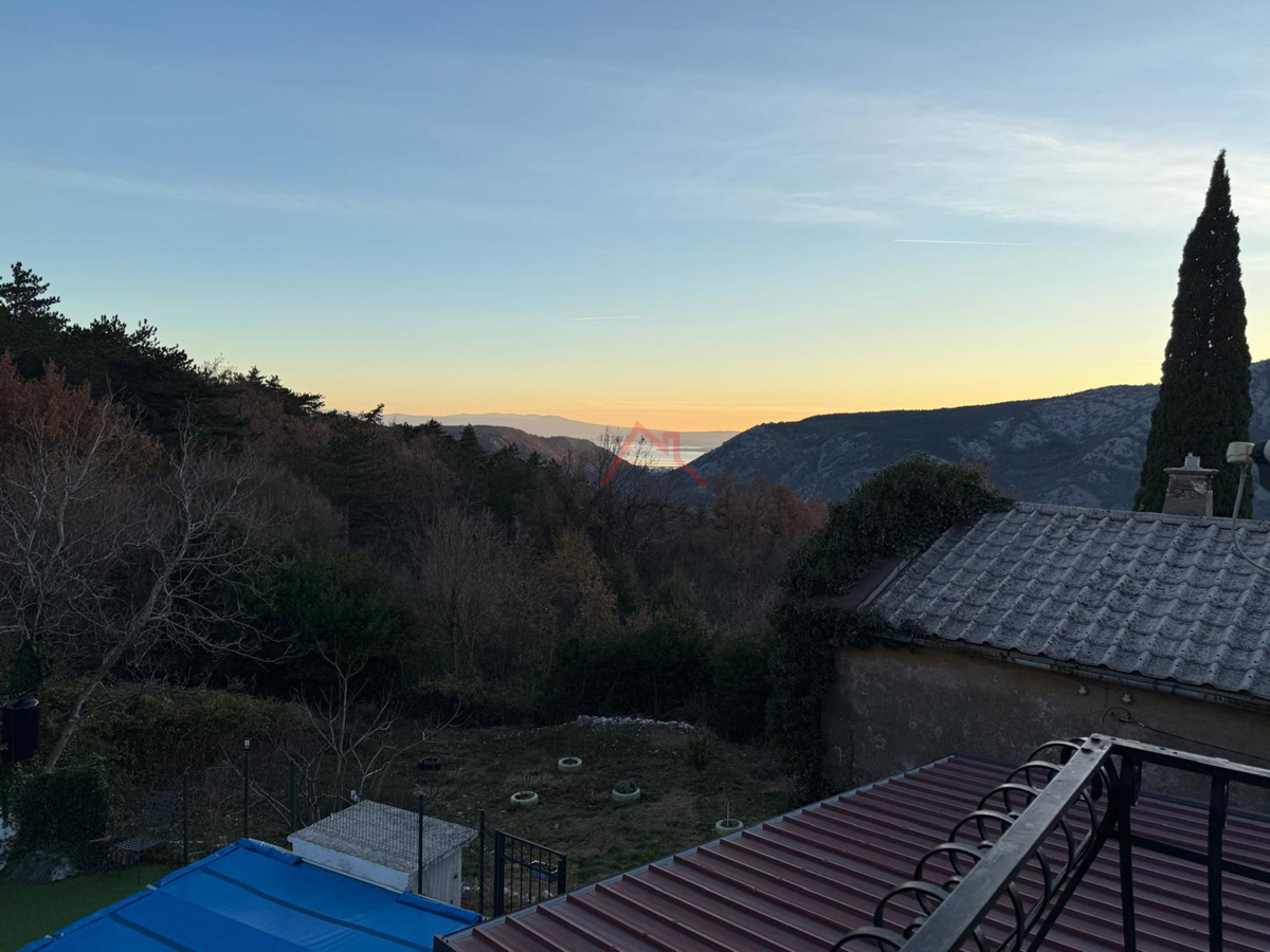 GRIŽANE - Casa con piscina nell'entroterra