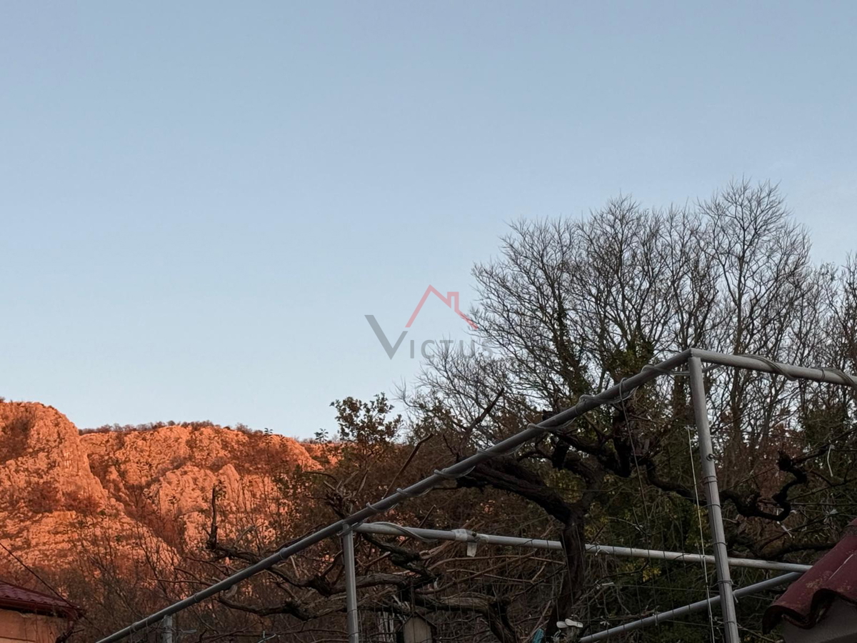 GRIŽANE - Casa con piscina nell'entroterra