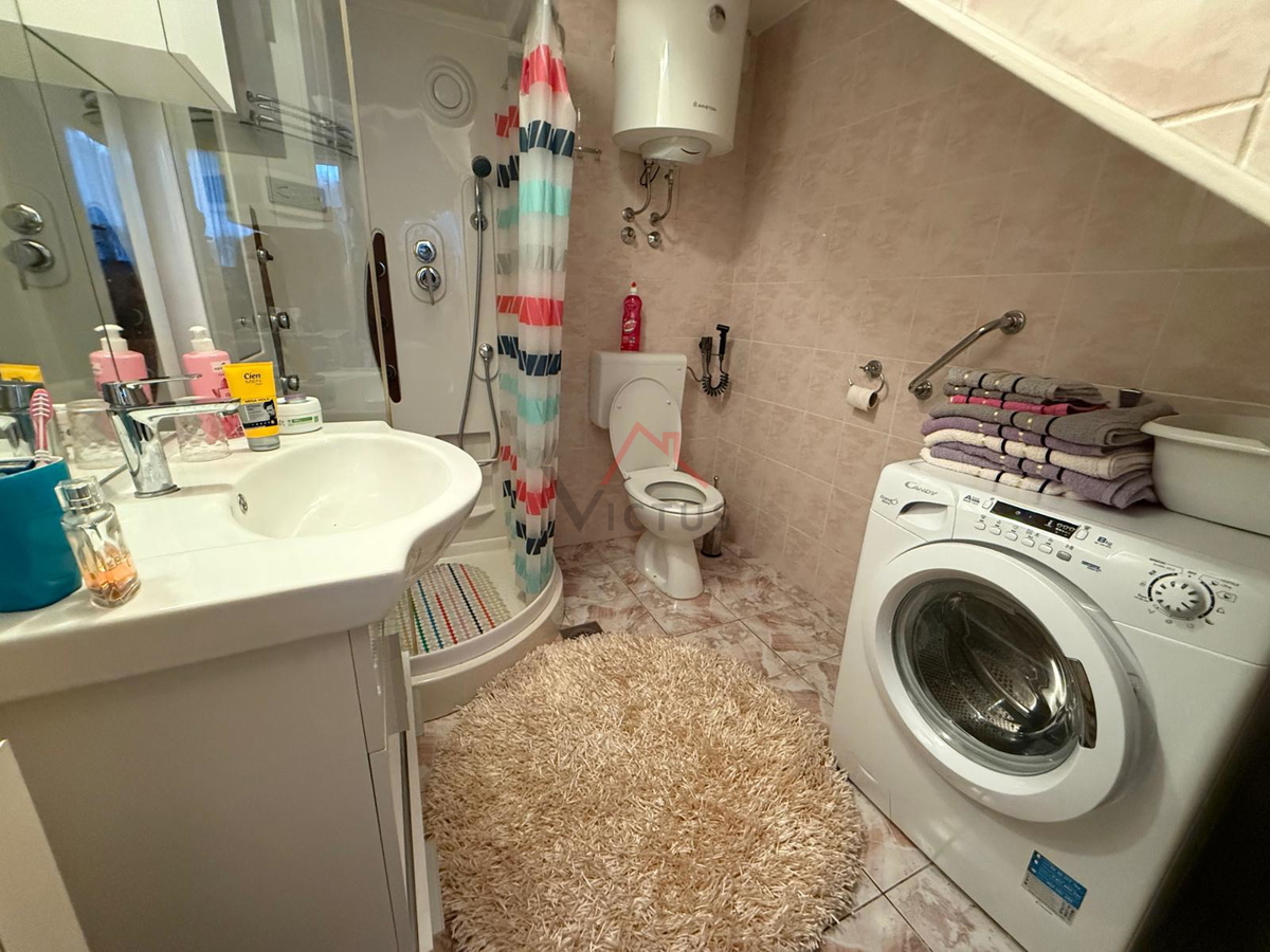 GRIŽANE - Casa con piscina nell'entroterra