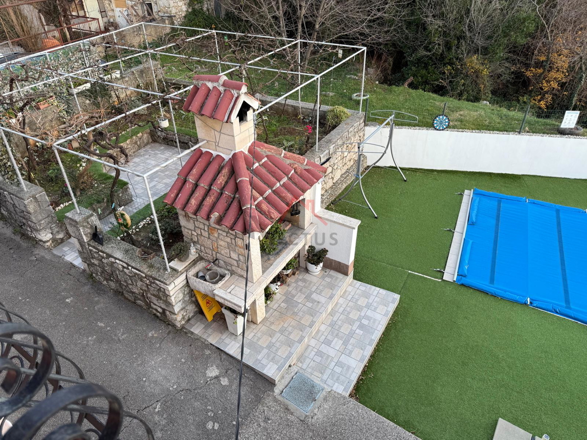 GRIŽANE - Casa con piscina nell'entroterra