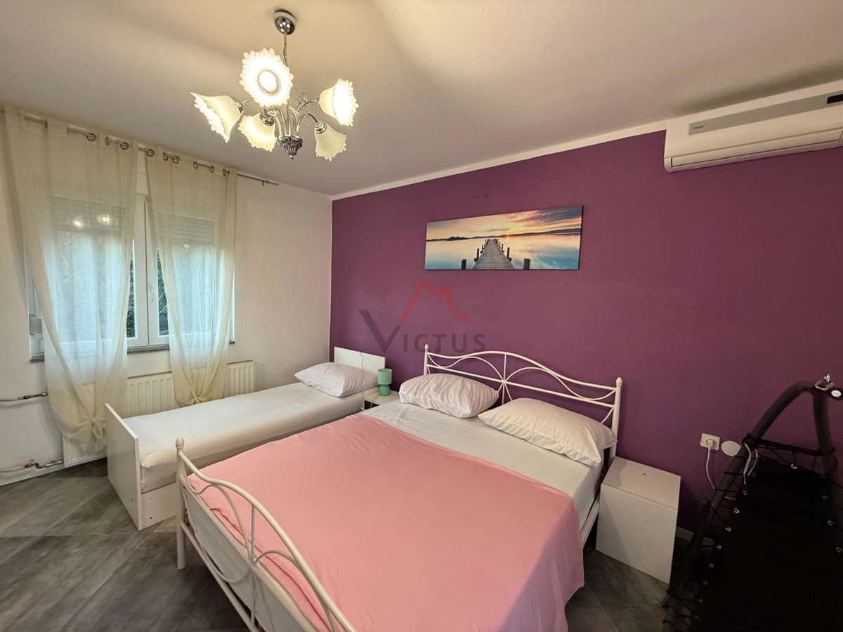 GRIŽANE - Casa con piscina nell'entroterra