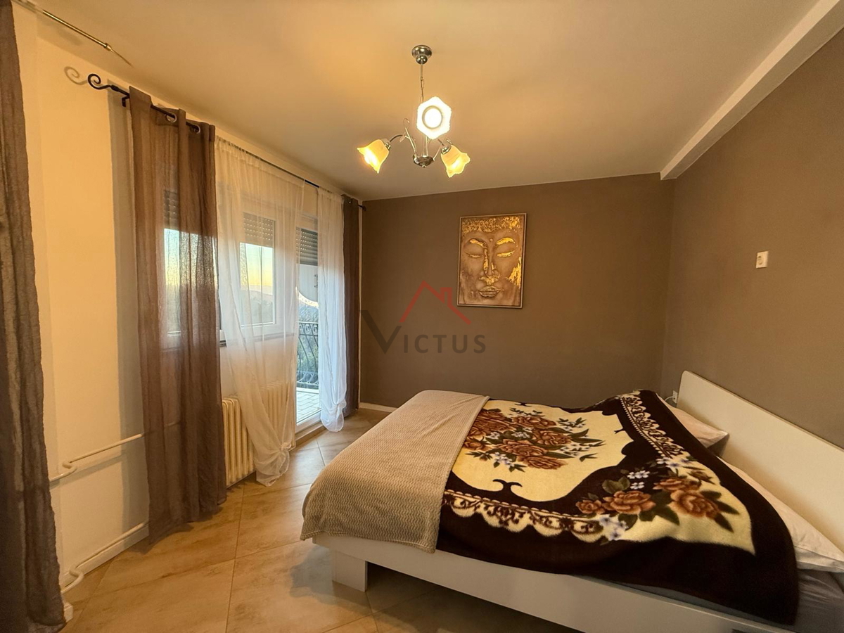 GRIŽANE - Casa con piscina nell'entroterra