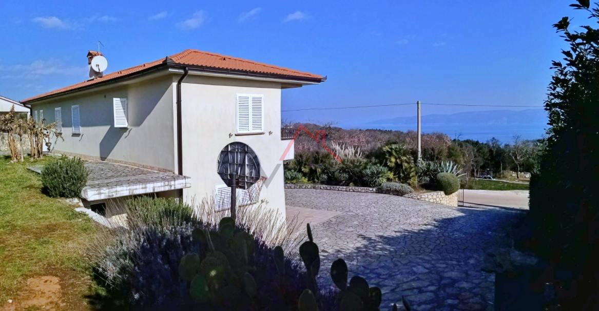 DRENJE - casa bifamiliare con vista mare