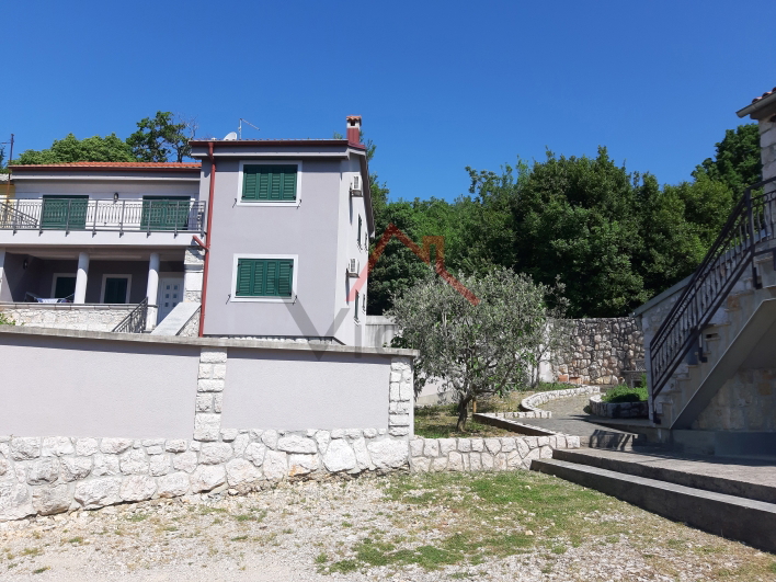 COMUNE DI VINODOL-GRIŽANE due case con giardino di 1120 m2