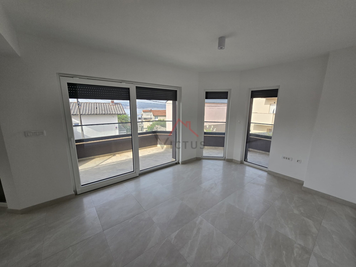 CRIKVENICA - 2 camere da letto + bagno, primo piano, 71 m2