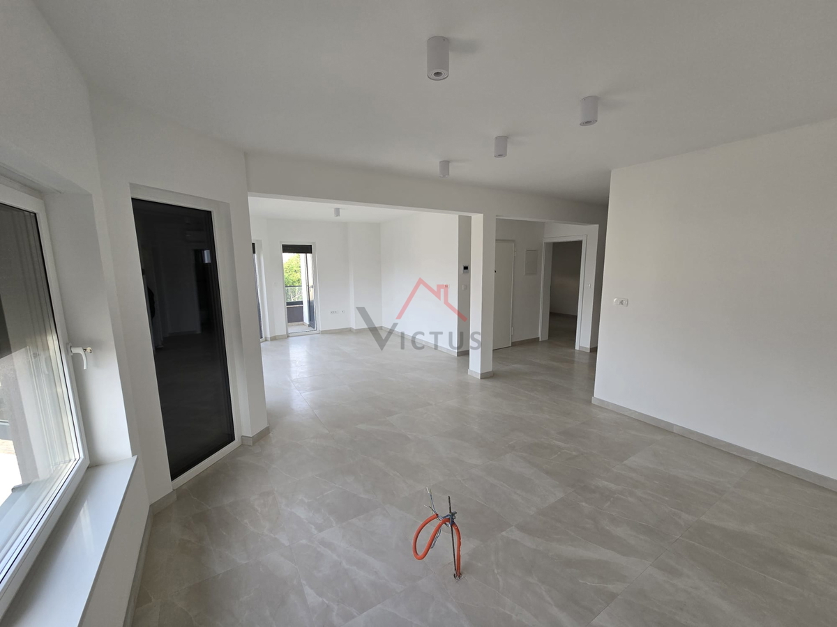 CRIKVENICA - 2 camere da letto + bagno, primo piano, 71 m2