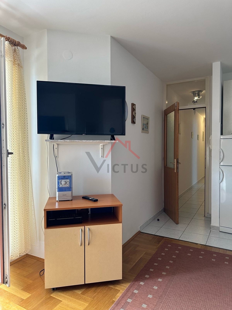 CRIKVENICA - 2 camere da letto + soggiorno con angolo cottura, appartamento con loggia, 56 m2