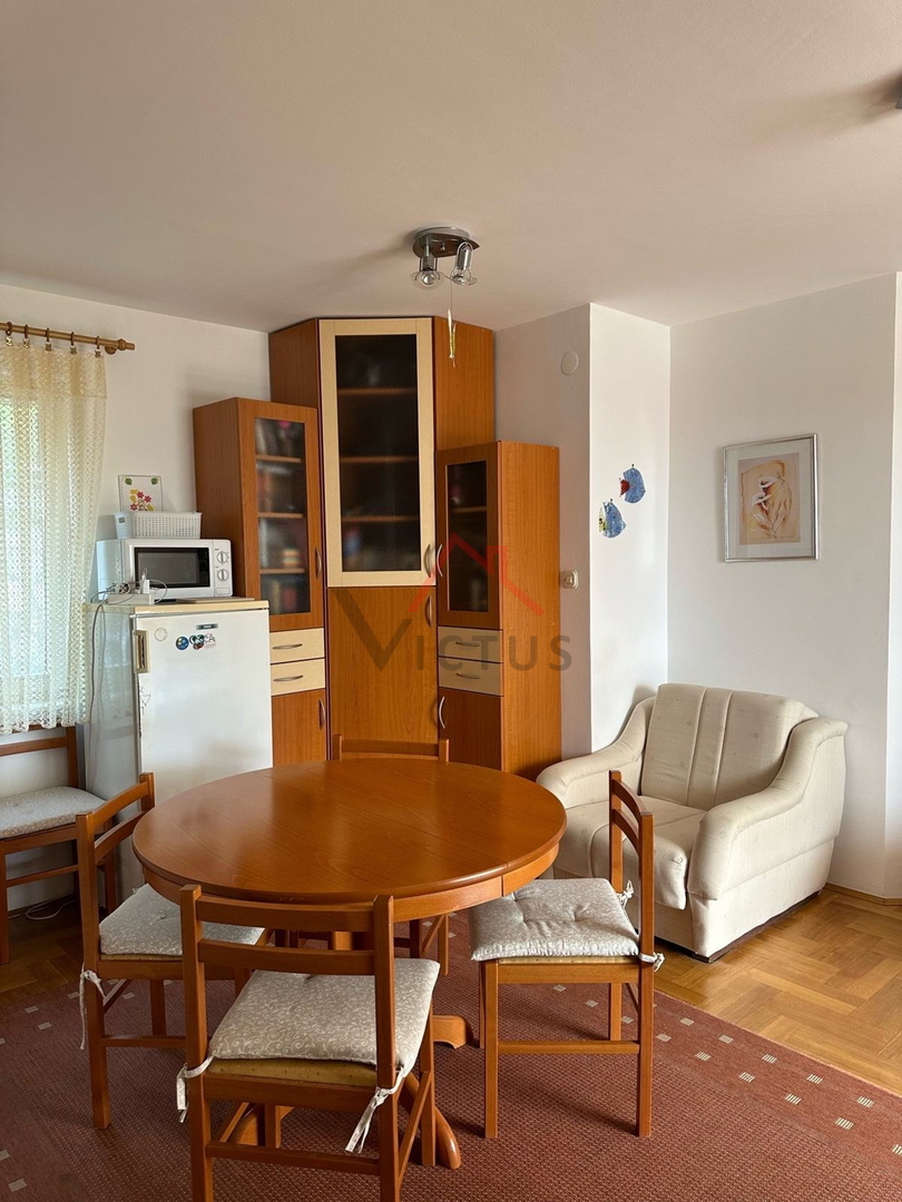 CRIKVENICA - 2 camere da letto + soggiorno con angolo cottura, appartamento con loggia, 56 m2