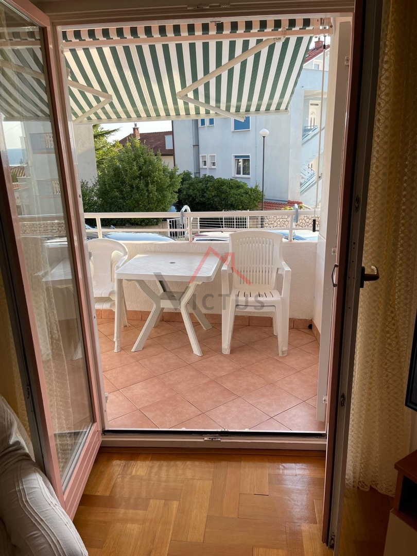 CRIKVENICA - 2 camere da letto + soggiorno con angolo cottura, appartamento con loggia, 56 m2