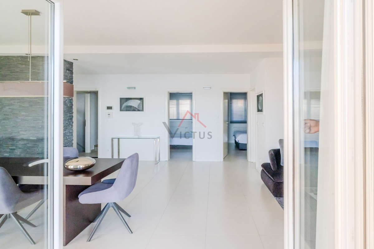 CRIKVENICA - Casa con 4 unità abitative e piscina