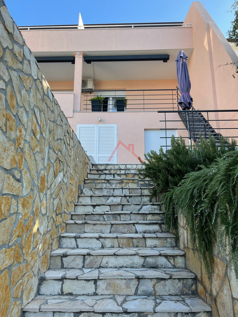 CRIKVENICA - Casa con 4 unità abitative e piscina