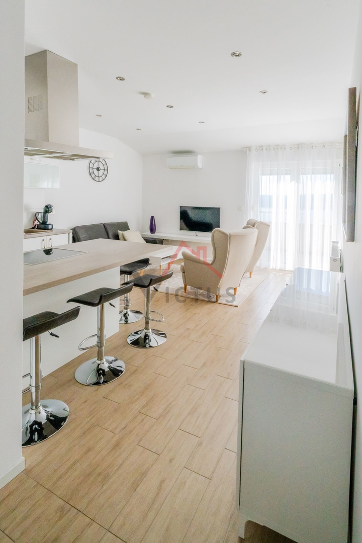 CRIKVENICA - Casa con 4 unità abitative e piscina