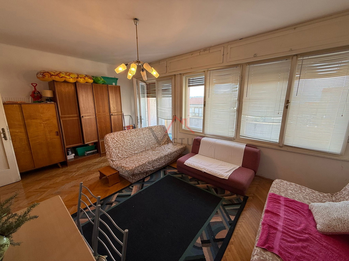 NOVI VINODOLSKI - Ampio appartamento nel centro della città, 80 m2