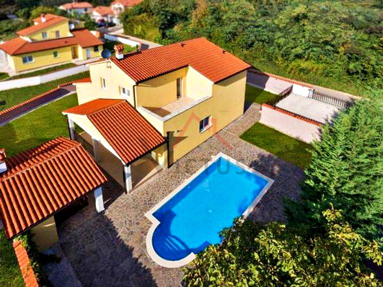 LABIN - nuova casa familiare con piscina vicino alla città