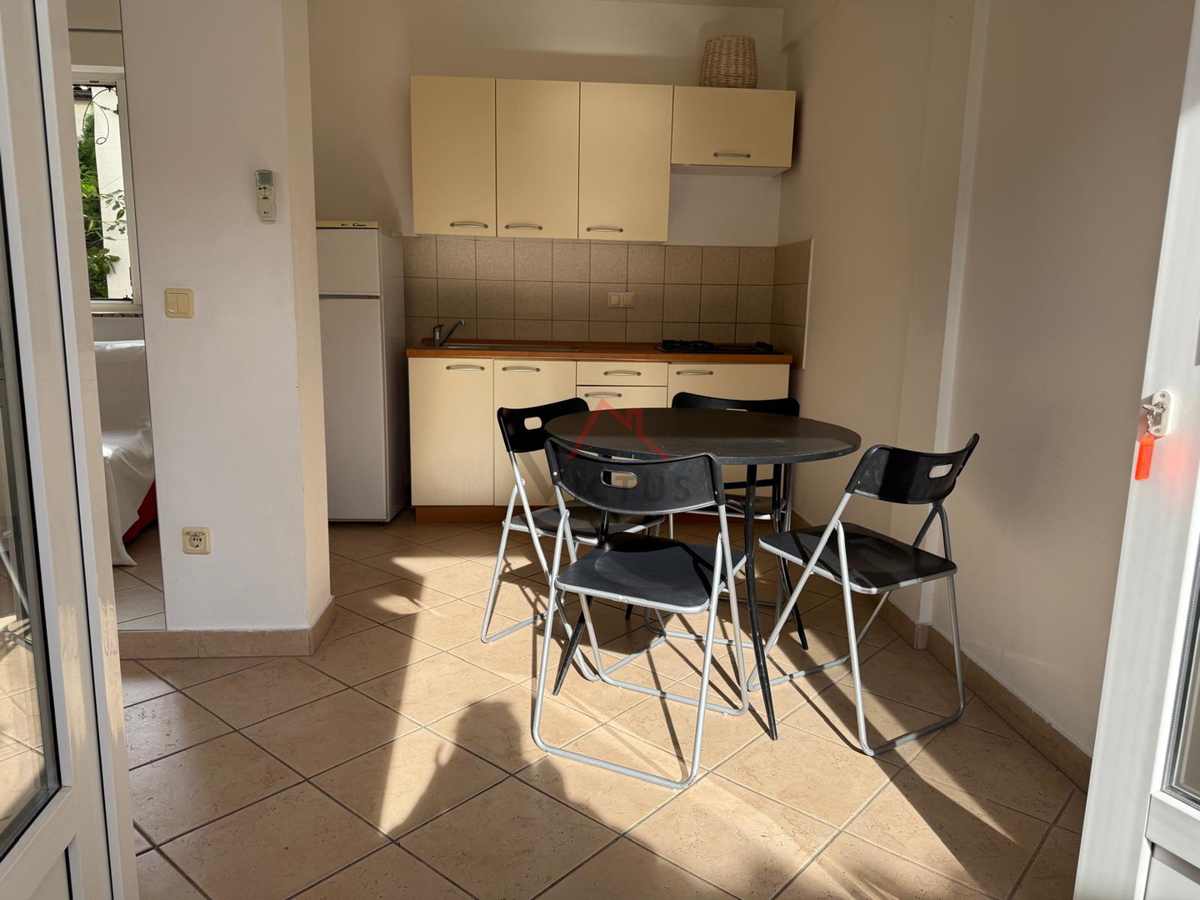CRIKVENICA - Appartamento al piano terra non lontano dal centro, 37 m2